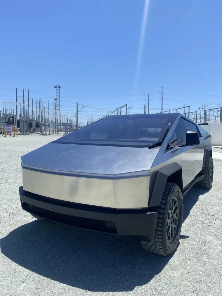 Tesla Cybertruck Cybertruck (w/ 2 piece windshield wiper) trotted out for Tesla's Moss Landing Megapack Battery System commissioning ceremony! vxnkr6m_d-jpeg