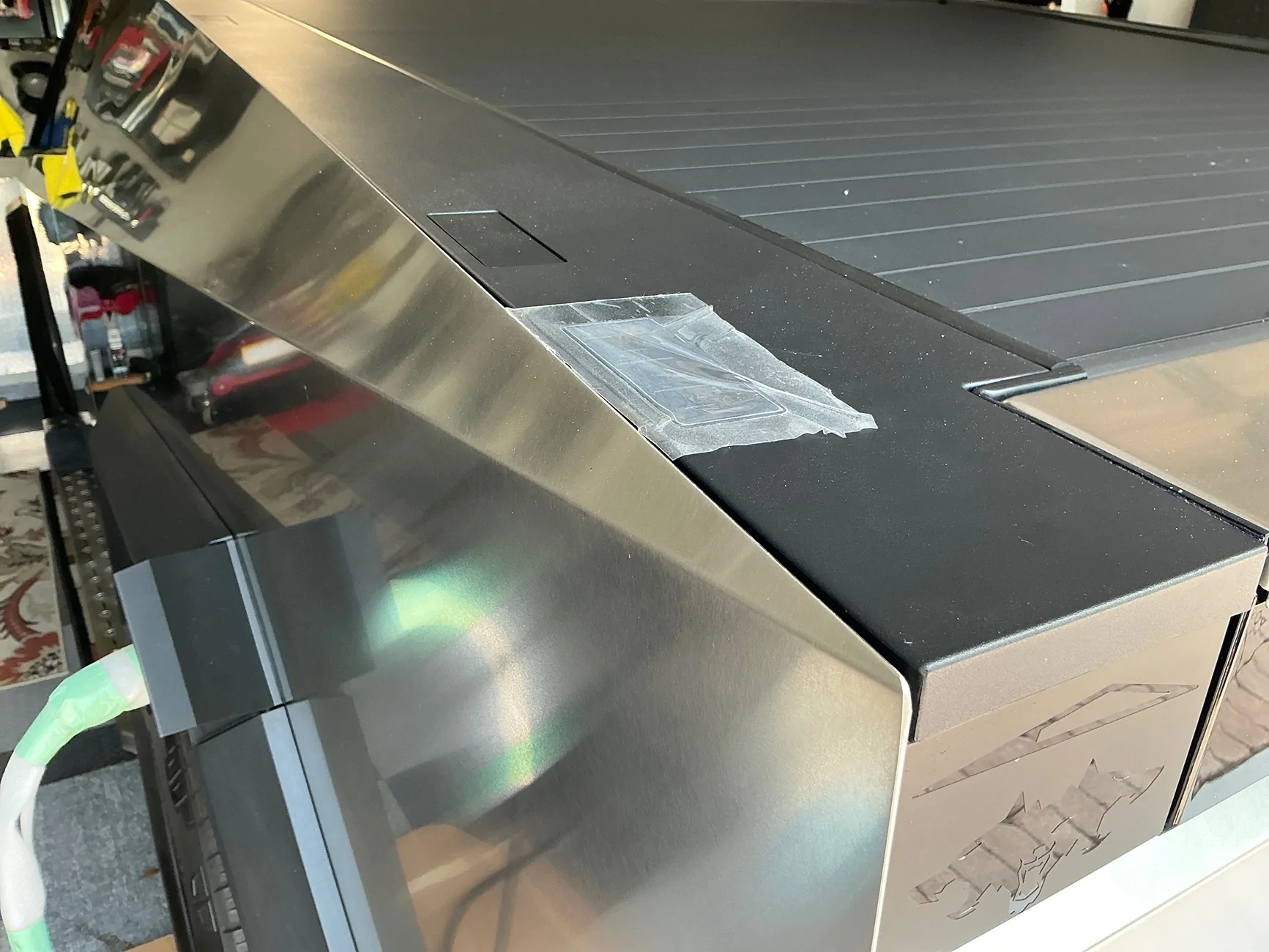 Tesla Cybertruck Tonneau/Tailgate Release Buttons Not Functional imag