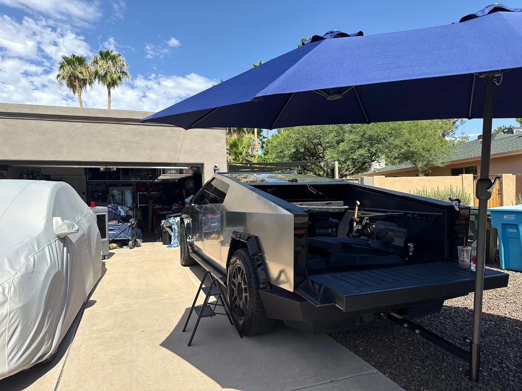 Tesla Cybertruck Hitch mounted shade umbrella IMG_4554
