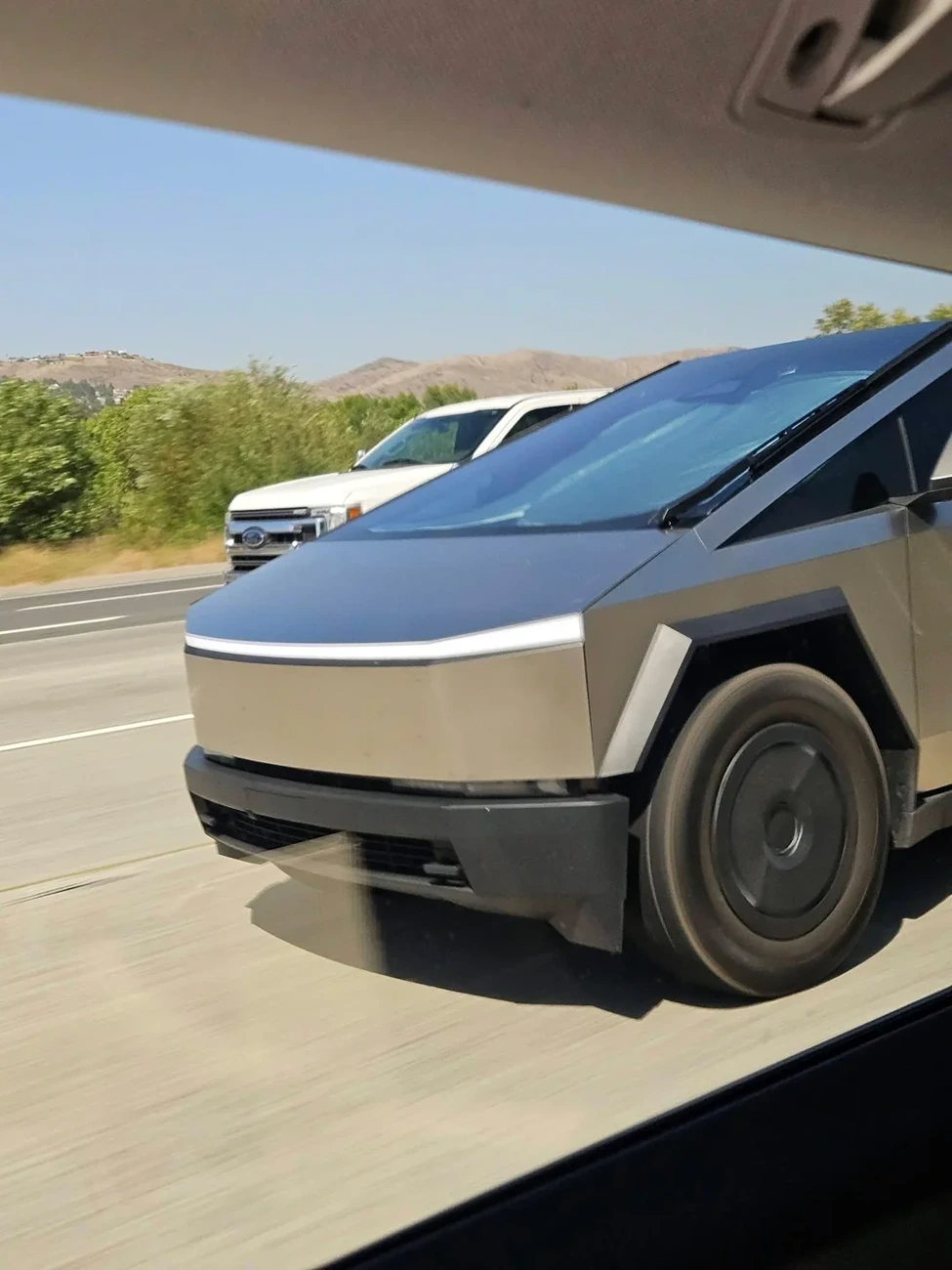 Tesla Cybertruck FSD is functionally autonomous. Agree? not-my-pic-but-it-was-posted-today-v0-1q4x7xrw8r2h1