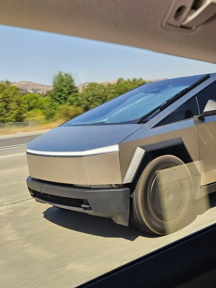 Tesla Cybertruck FSD is functionally autonomous. Agree? not-my-pic-but-it-was-posted-today-v0-pozjhwrw8r2h1