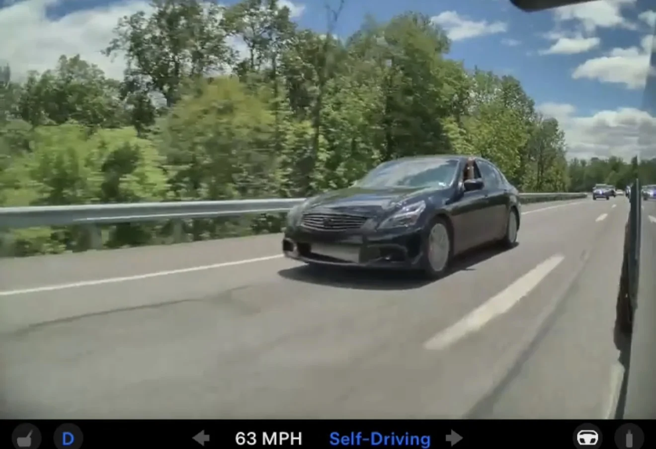 Tesla Cybertruck Tailgated and Flipped Off on the Highway 🤣 Haters gonna hate IMG_1617
