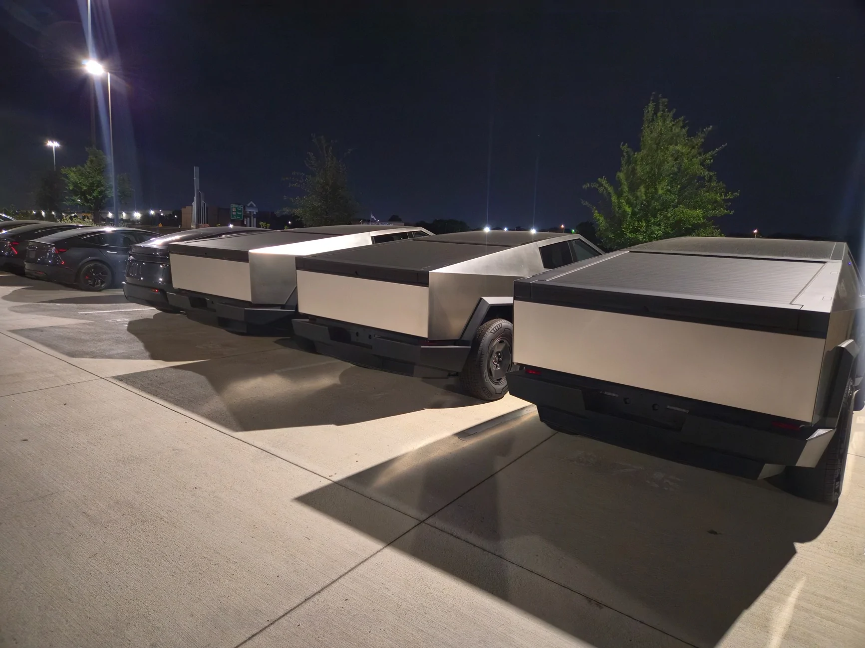 Tesla Cybertruck $59k Base Dual-Motor AWD Cybertruck Begin Delivery! 20260530_230143