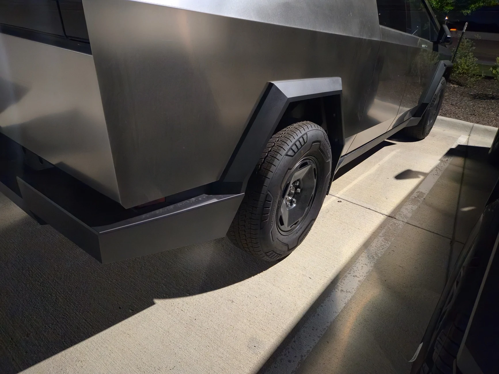 Tesla Cybertruck $59k Base Dual-Motor AWD Cybertruck Begin Delivery! 20260530_230201