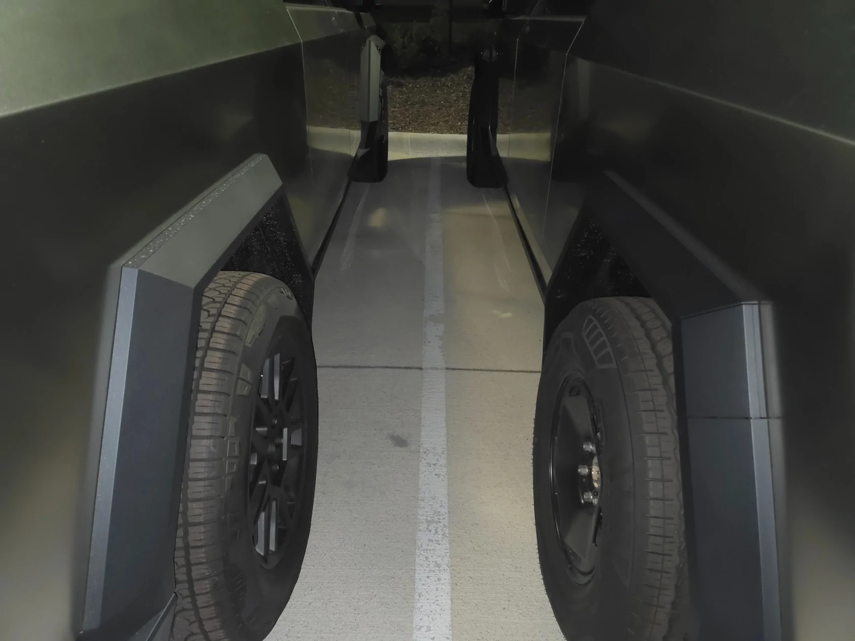 Tesla Cybertruck $59k Base Dual-Motor AWD Cybertruck Begin Delivery! 20260530_230716