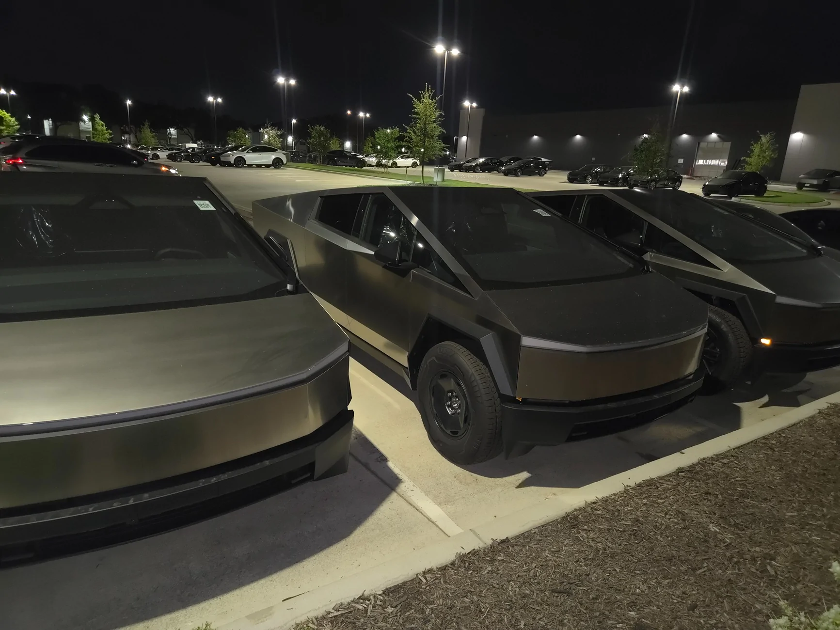 Tesla Cybertruck $59k Base Dual-Motor AWD Cybertruck Begin Delivery! 20260530_230500