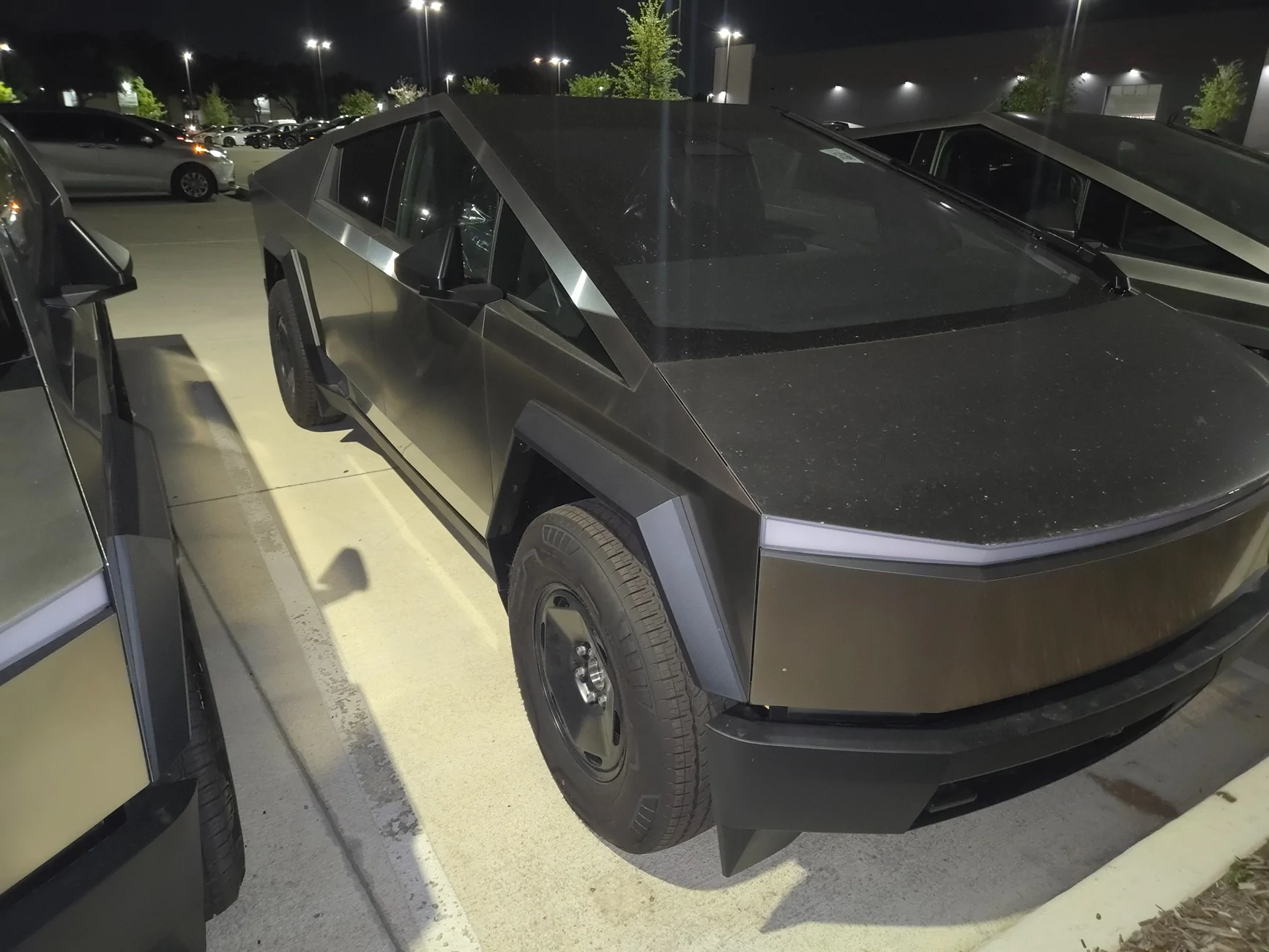 Tesla Cybertruck $59k Base Dual-Motor AWD Cybertruck Begin Delivery! 20260530_230239