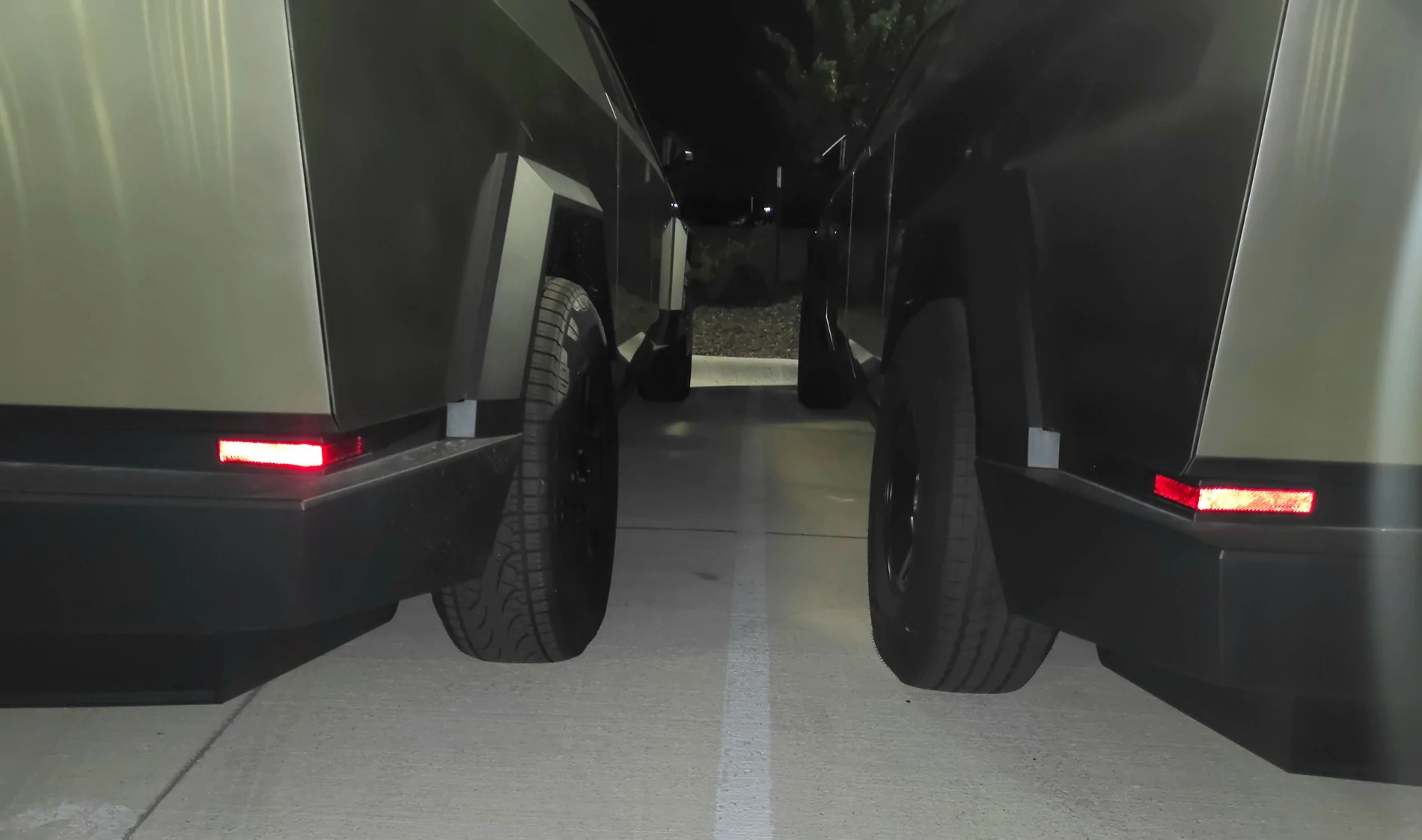 Tesla Cybertruck $59k Base Dual-Motor AWD Cybertruck Begin Delivery! 20260530_230727