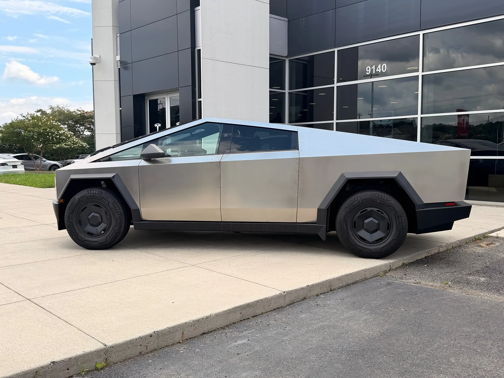 Tesla Cybertruck $59k Base Dual-Motor AWD Cybertruck Begin Delivery! IMG_4717