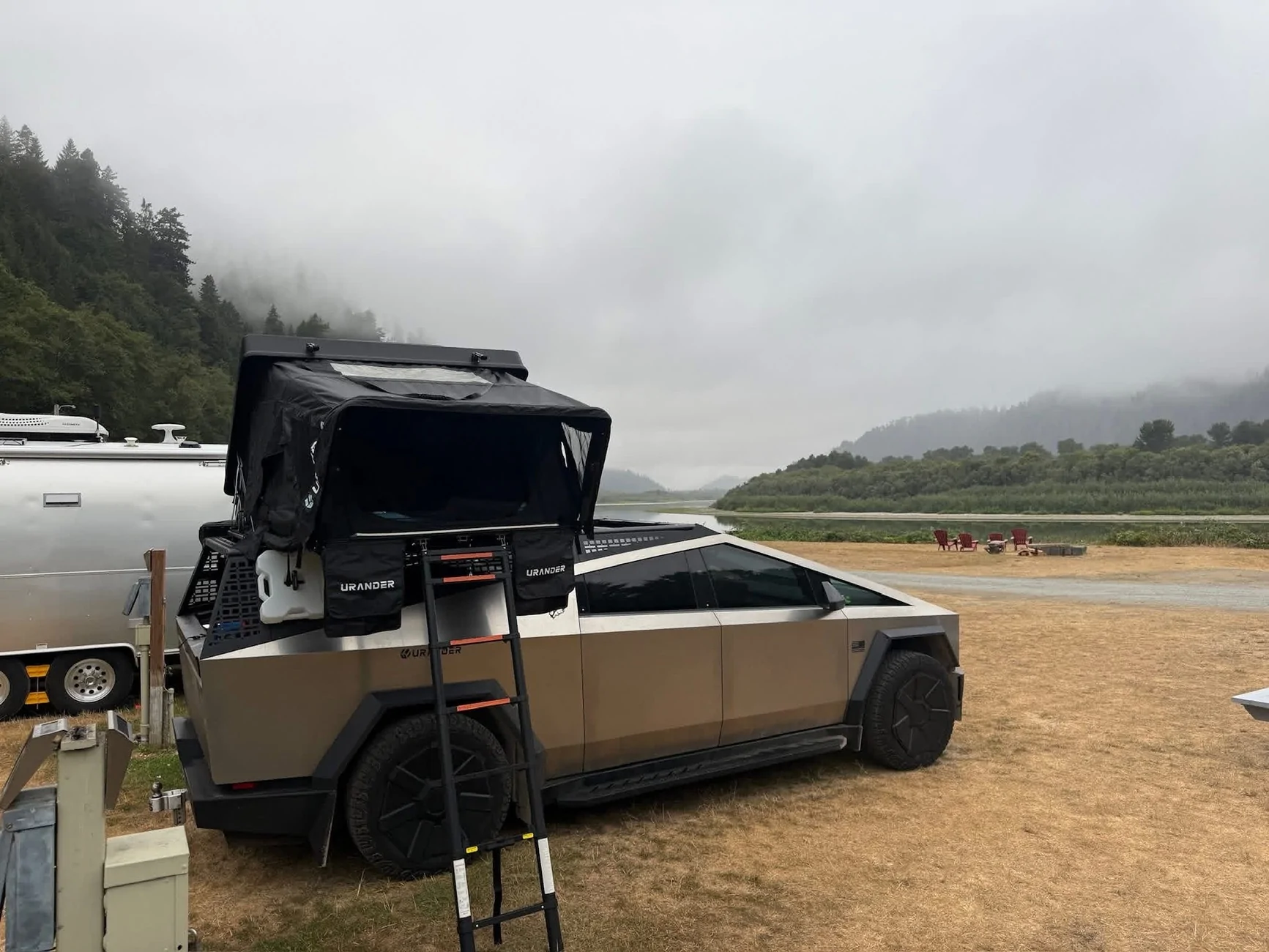Tesla Cybertruck [URANDER NEW RELEASE] Ultra-Slim Hard Shell Queen Size Rooftop Tent – Built for Comfort, Designed for Your Cybertruck IMG_9349