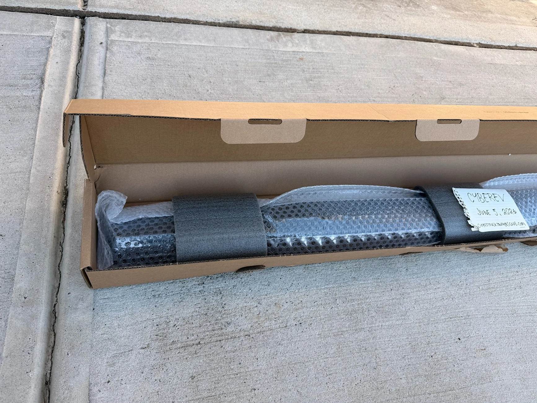 Tesla Cybertruck [⛔️ SCAM!] NEW Cybertruck Off-Road Lightbar $1,200 Shipped IMG_6010