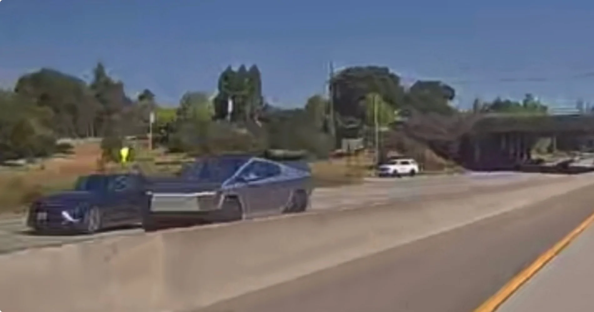 Tesla Cybertruck Flat Rack Setup Surprised Us – Range Loss Was Way Lower Than Expected View recent photos