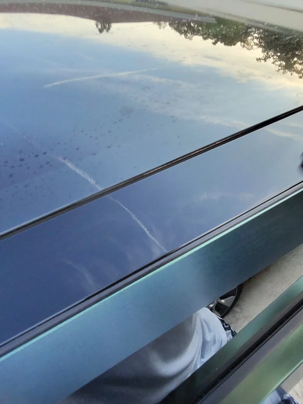 Tesla Cybertruck Roof popping up? photo-9393_singular_display_fullPictur