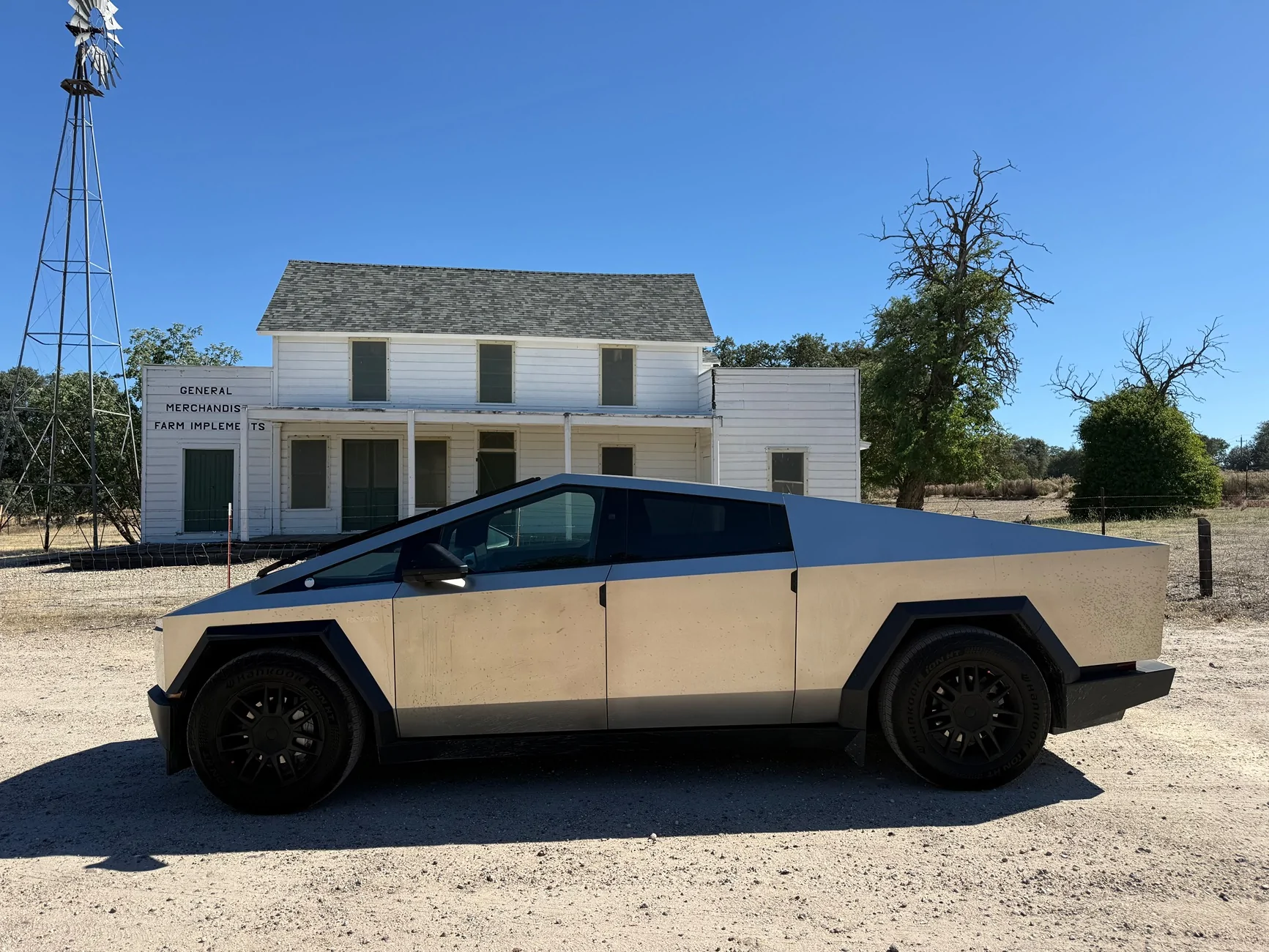 Tesla Cybertruck Daily random Cybertruck photos thread - Post Yours! 📸 🤳 IMG_1749