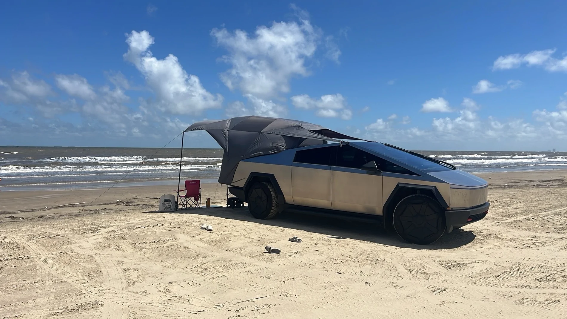 Tesla Cybertruck Daily random Cybertruck photos thread - Post Yours! 📸 🤳 IMG_3134