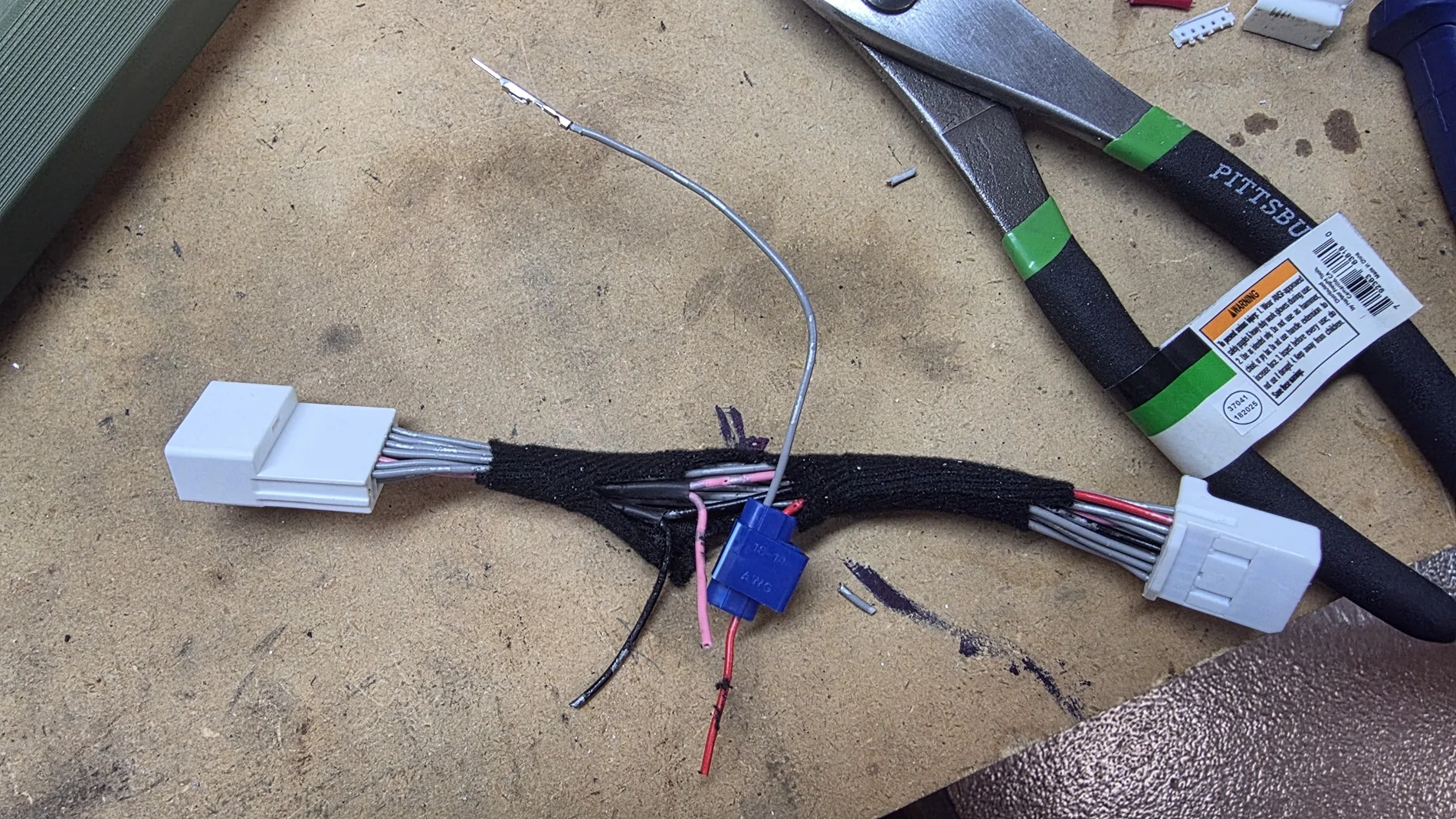 Tesla Cybertruck Cybertruck Accessory Wiring Harness Examination & Testing Wiring_Harness
