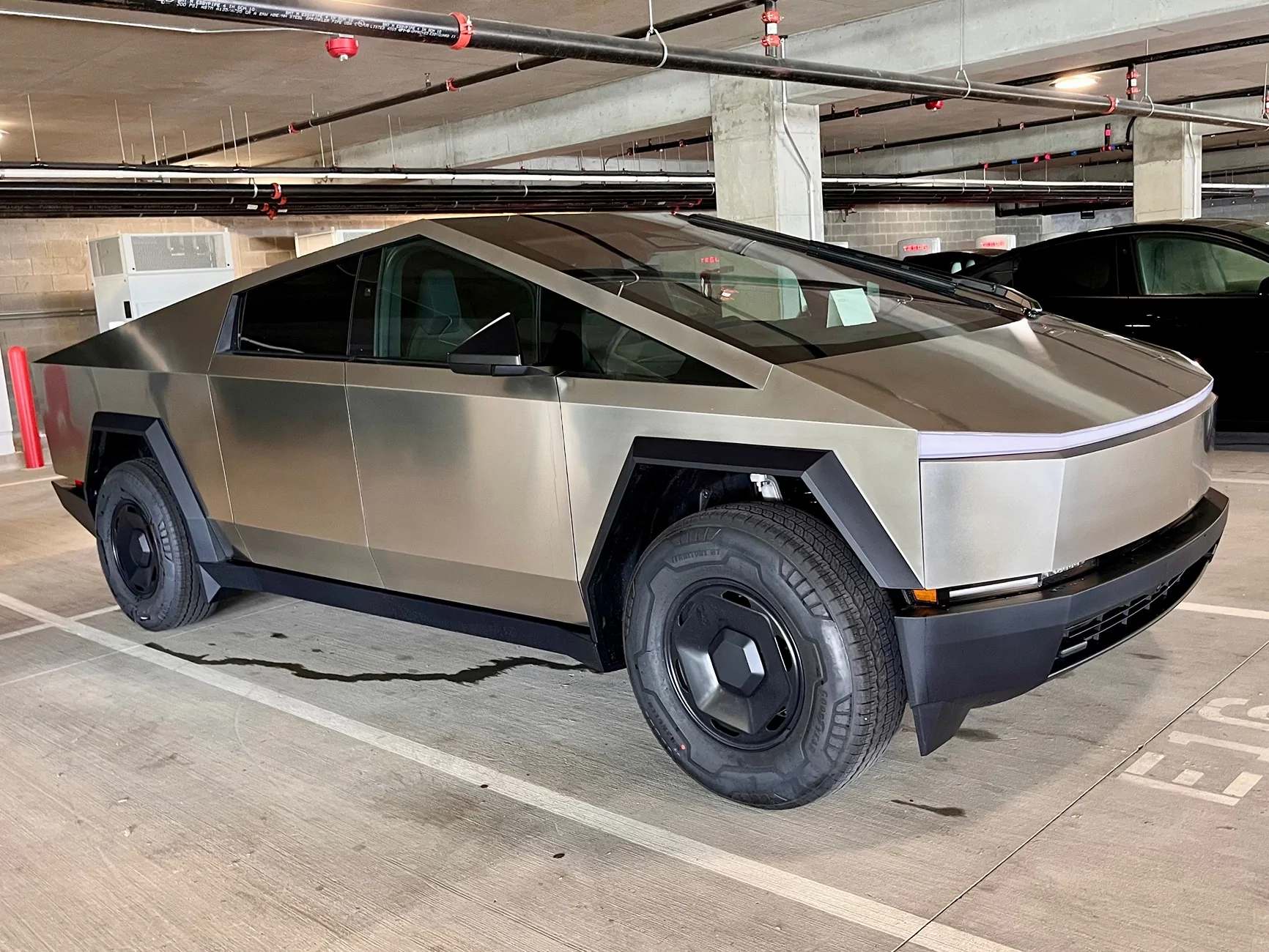Tesla Cybertruck $59k Base Dual-Motor AWD Cybertruck Begin Delivery! IMG_5412