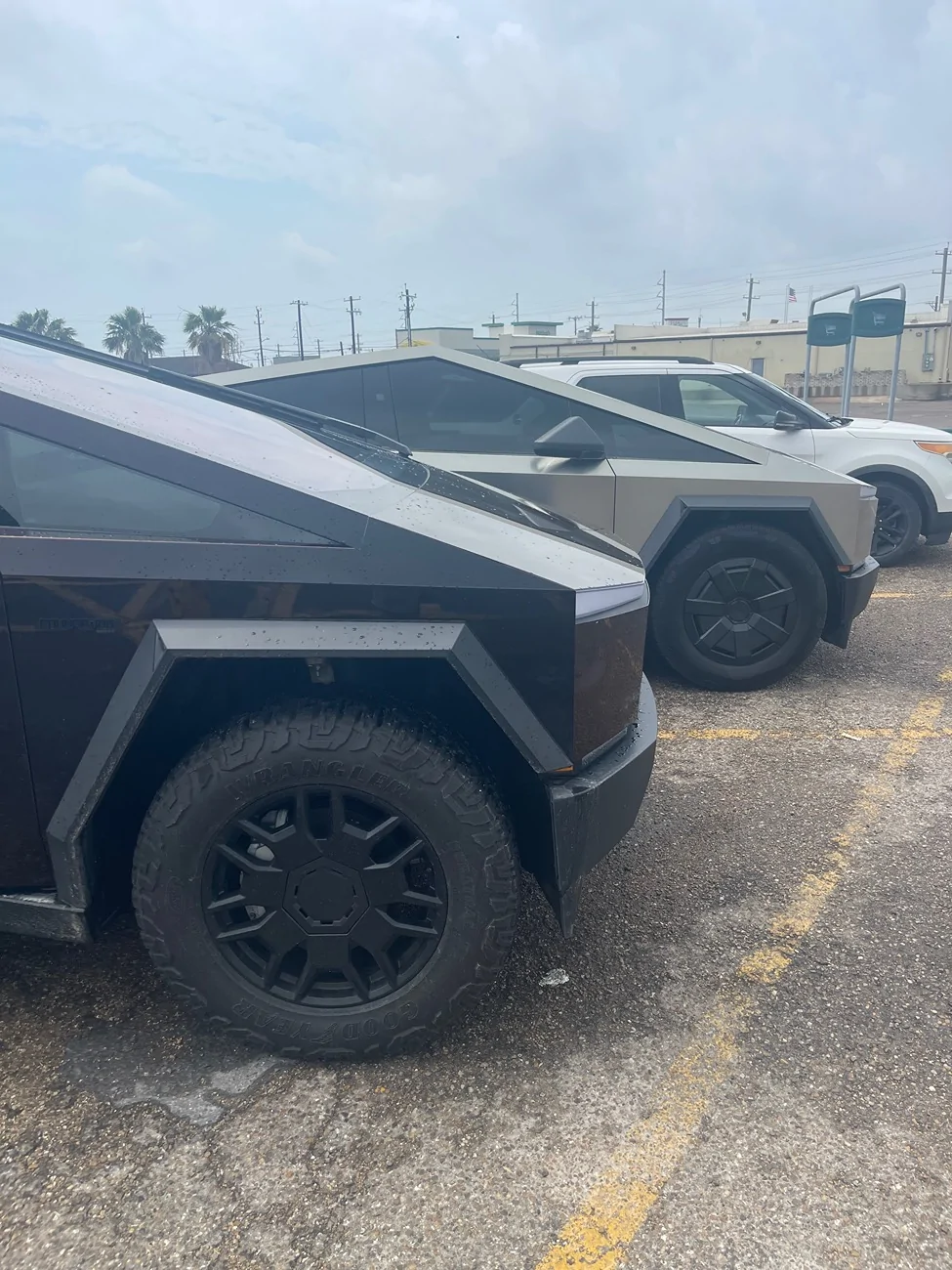 Tesla Cybertruck Daily random Cybertruck photos thread - Post Yours! 📸 🤳 IMG_9398