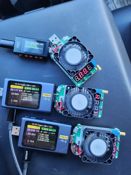 Tesla Cybertruck Cybertruck Center Console USB-PD Charging Specifications G_xEmkqWsAAc59G