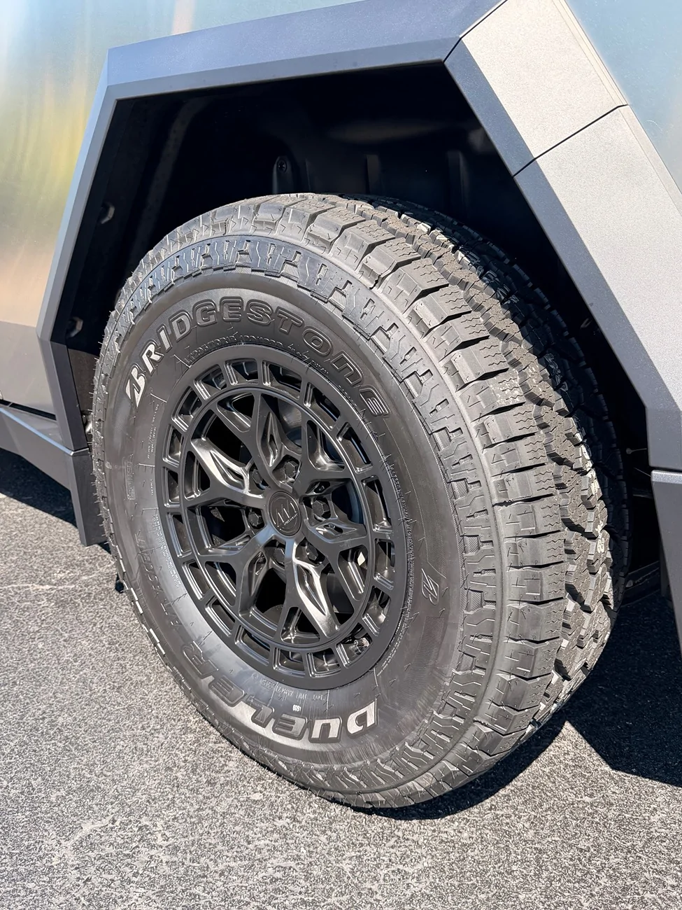 Tesla Cybertruck Fully Forged Atomic Wheels for Tesla Cybetruck IMG_5086