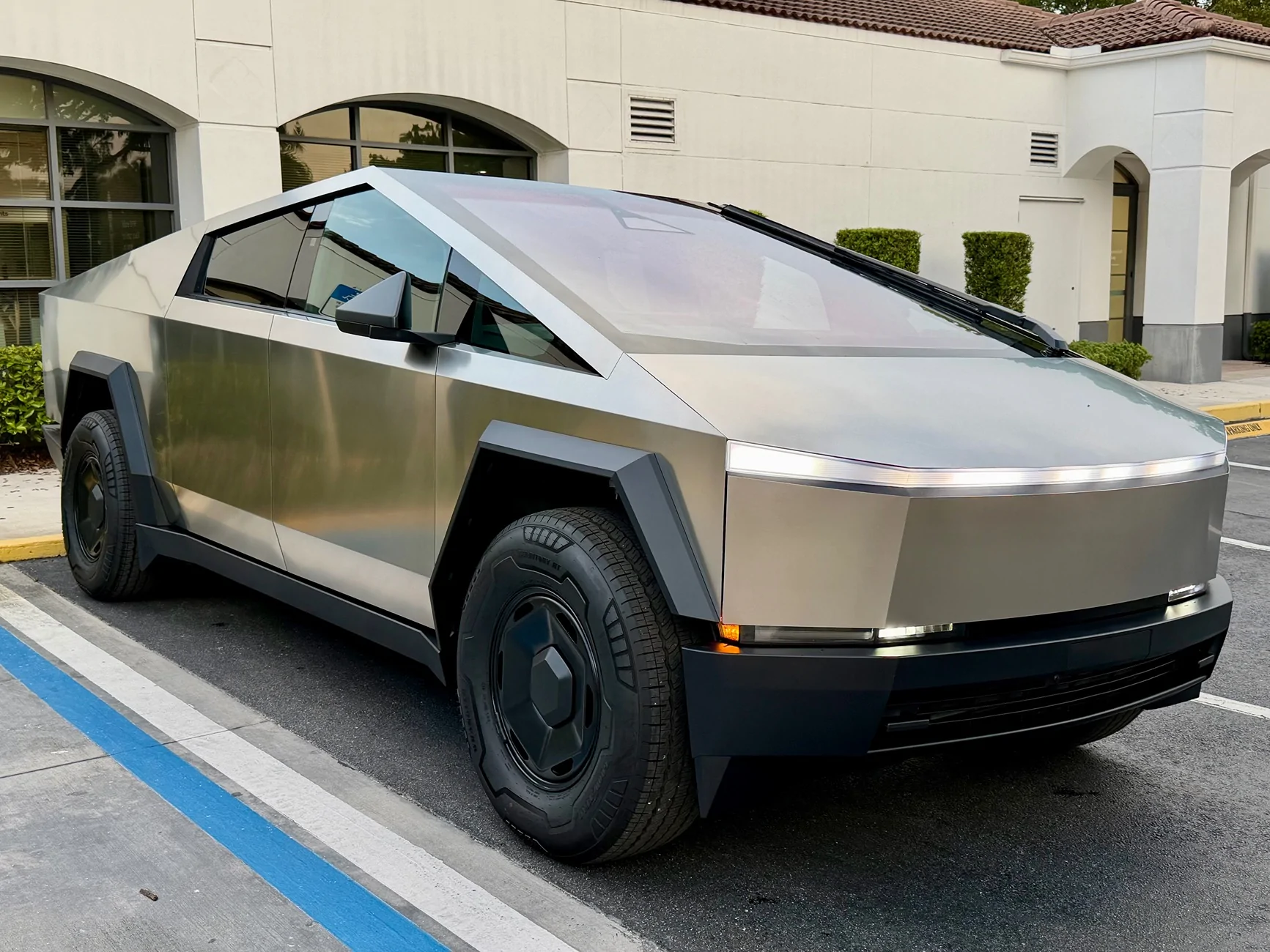 Tesla Cybertruck $59k Base Dual-Motor AWD Cybertruck Begin Delivery! IMG_5181