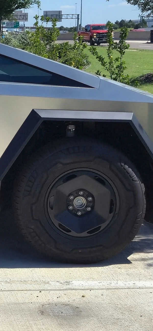 Tesla Cybertruck $59k Base Dual-Motor AWD Cybertruck Begin Delivery! Screenshot_20260621_231642_Gallery