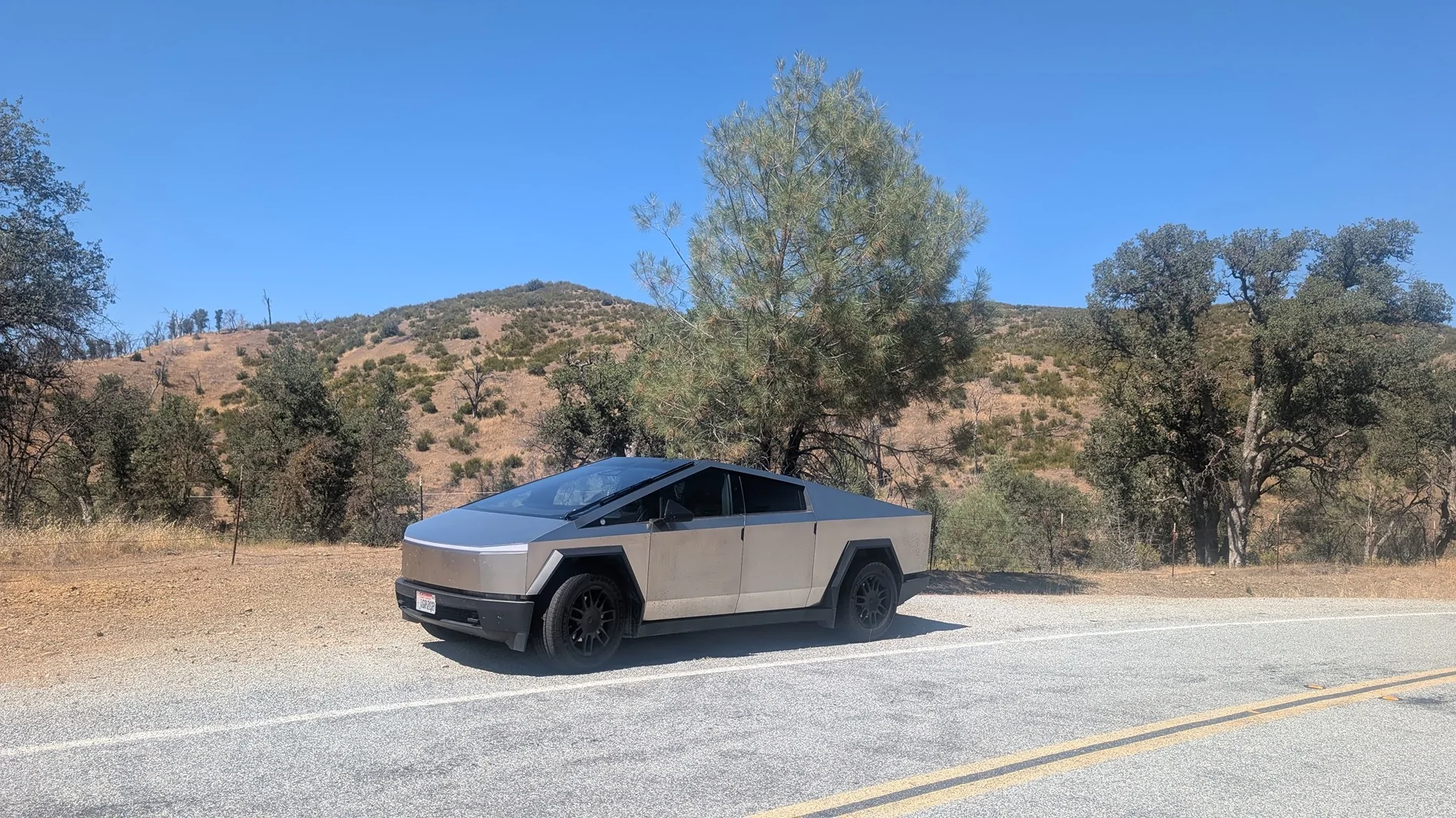 Tesla Cybertruck Daily random Cybertruck photos thread - Post Yours! 📸 🤳 659e44ce-5a63-4dbd-8d52-94bb04a5979f