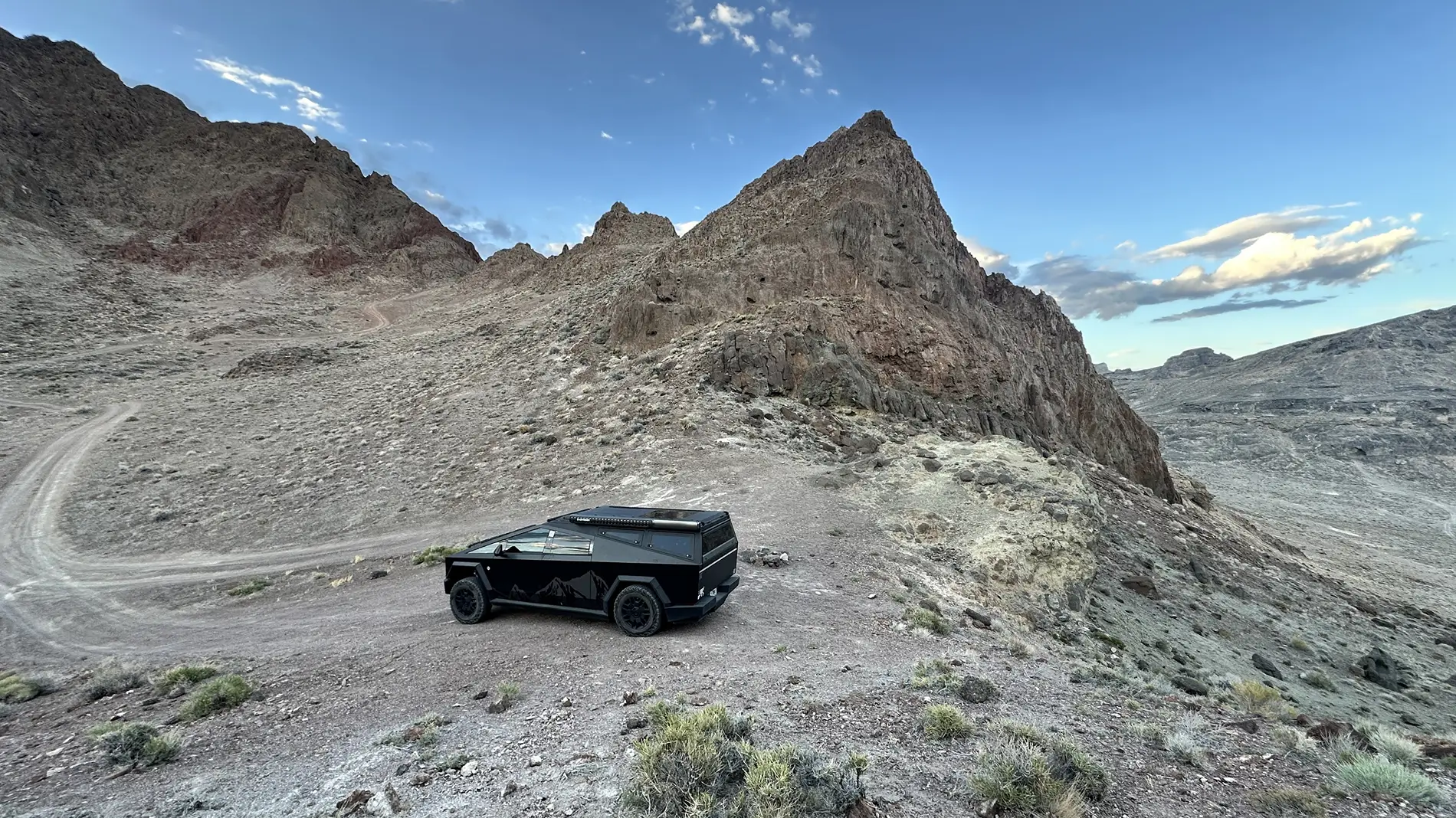 Tesla Cybertruck Urander Rack Mega Thread – Post Your Setup! 1782149042271-f6