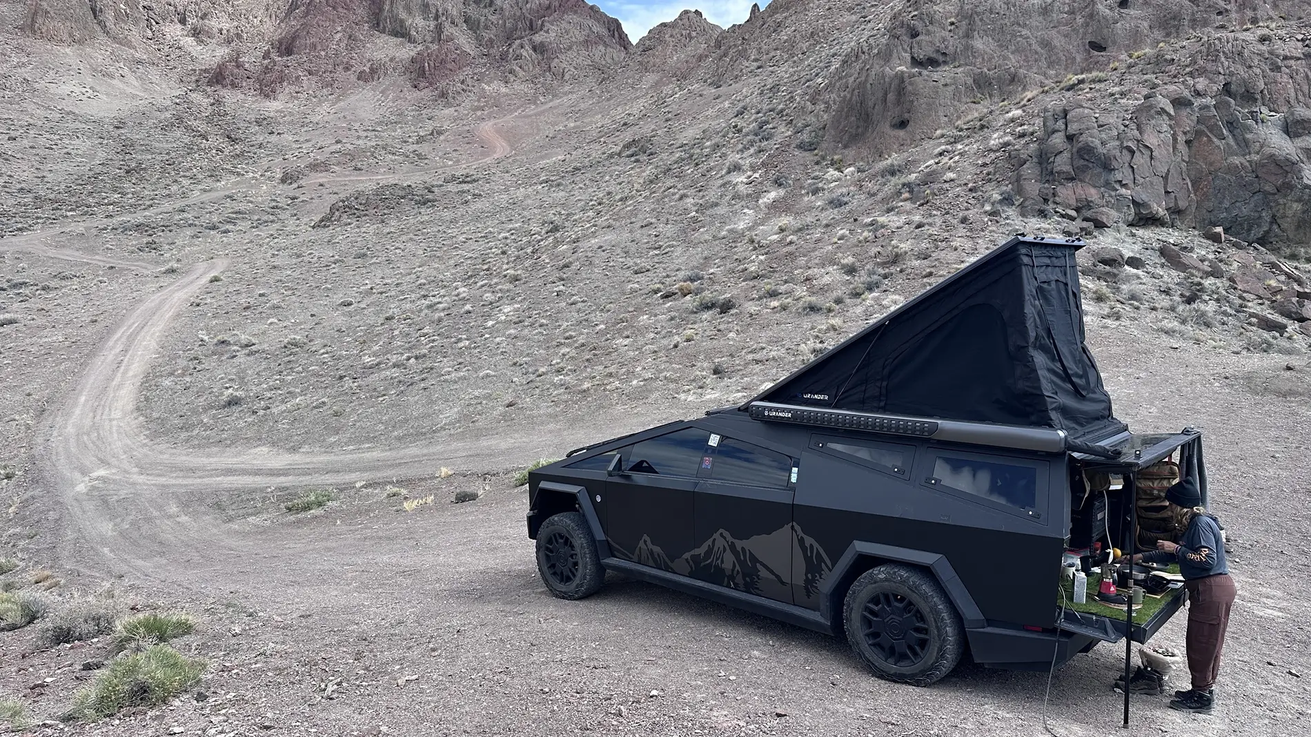 Tesla Cybertruck Urander Rack Mega Thread – Post Your Setup! 1782149107407-zr