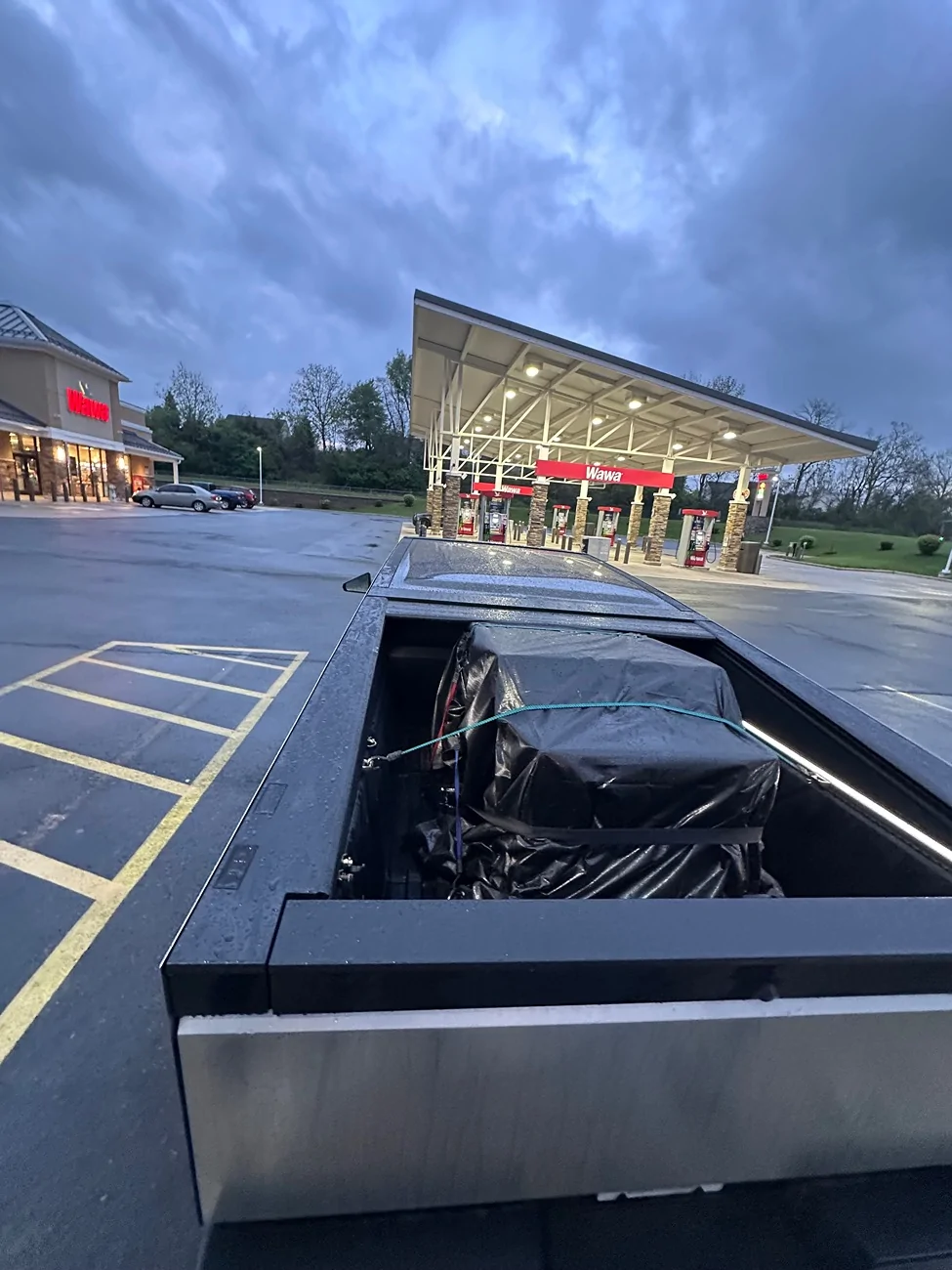 Tesla Cybertruck What Are You Hauling in your Cybertruck? 🦾 👷‍♂️ 1782252352882-g7