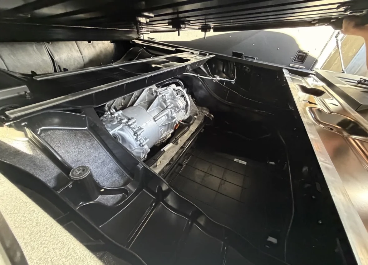 Tesla Cybertruck Standard AWD photos: smuggler bay after removing trunk cover IMG_2880