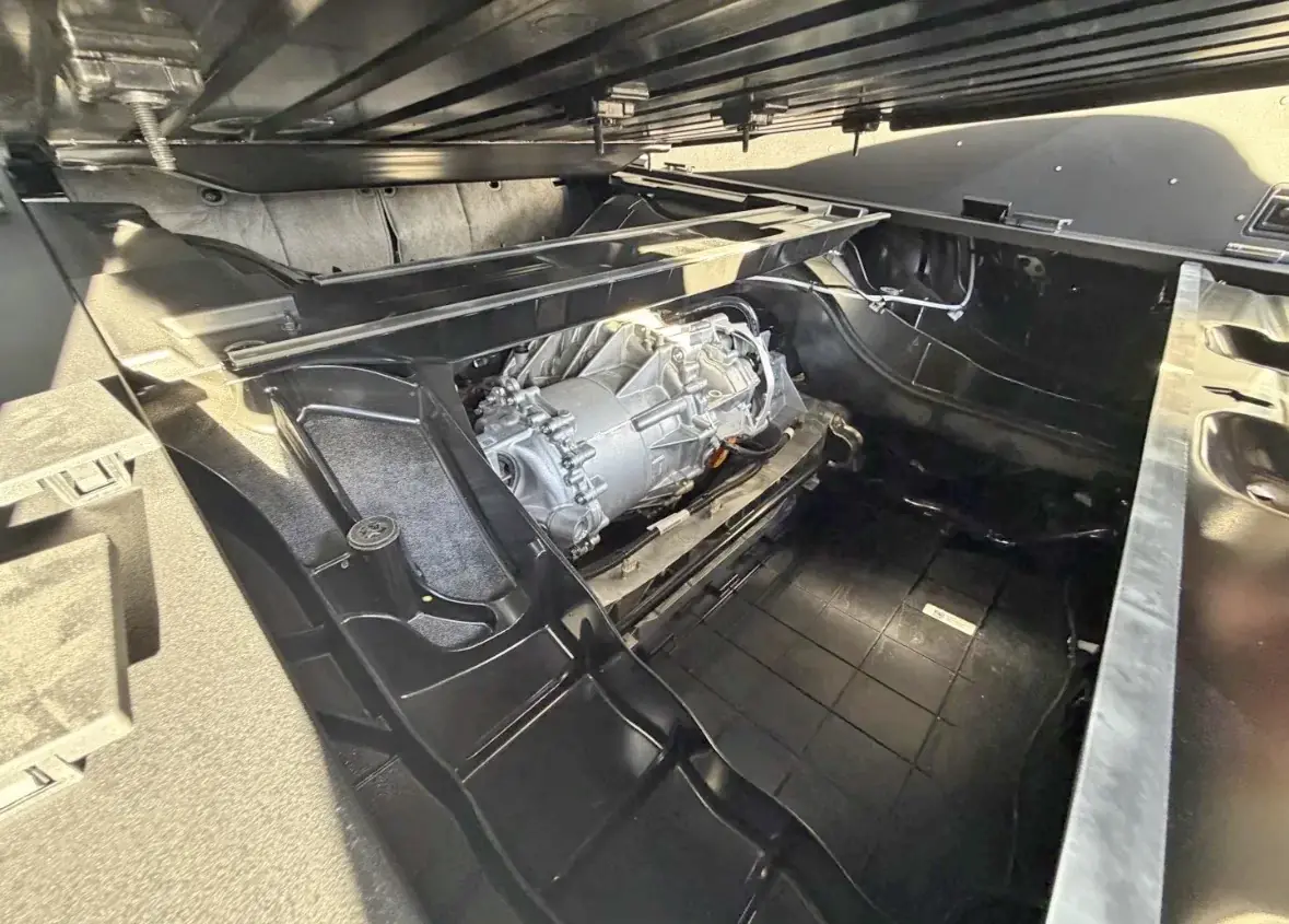 Tesla Cybertruck Standard AWD photos: smuggler bay after removing trunk cover 122198-c8cb5f83a973261bdc1a467150be03