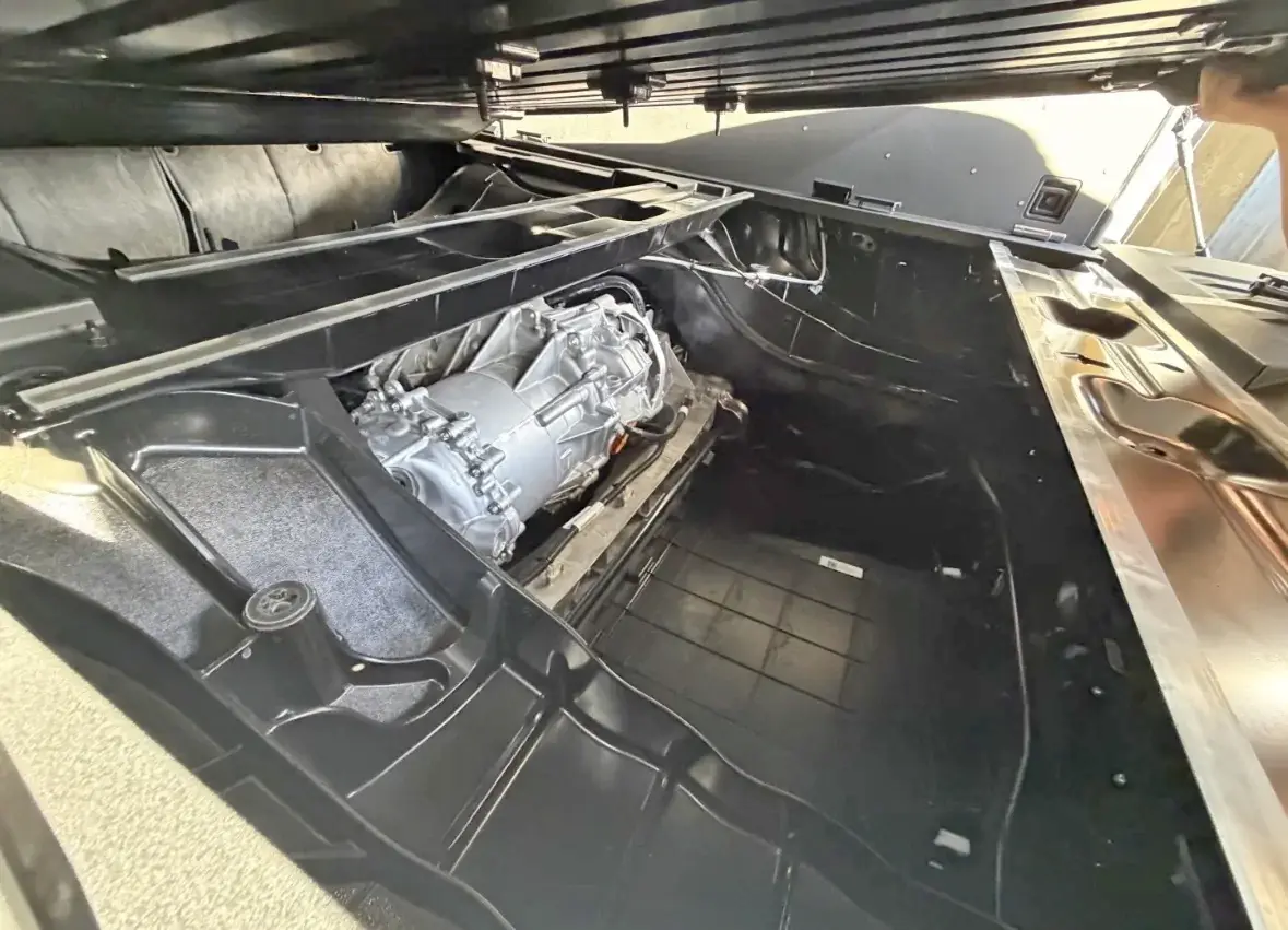 Tesla Cybertruck Standard AWD photos: smuggler bay after removing trunk cover 122197-557527f511b608c517a685d23089ae68