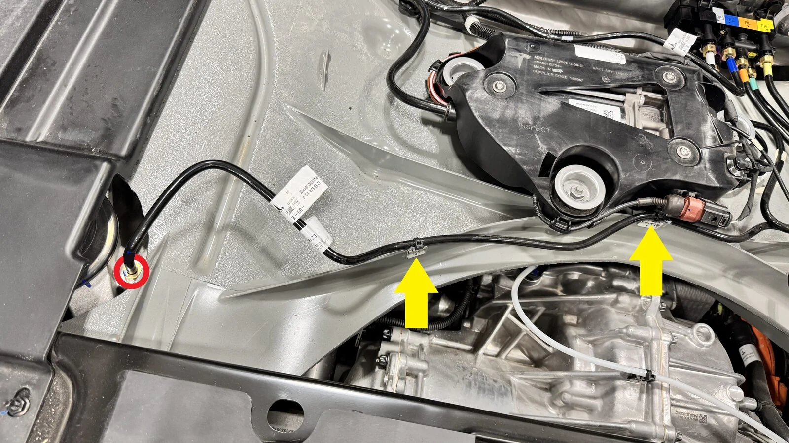 Tesla Cybertruck Standard AWD photos: smuggler bay after removing trunk cover GUID-804A70C9-F5EB-4586-ACA9-904A7A0E7D2F-online-en-US