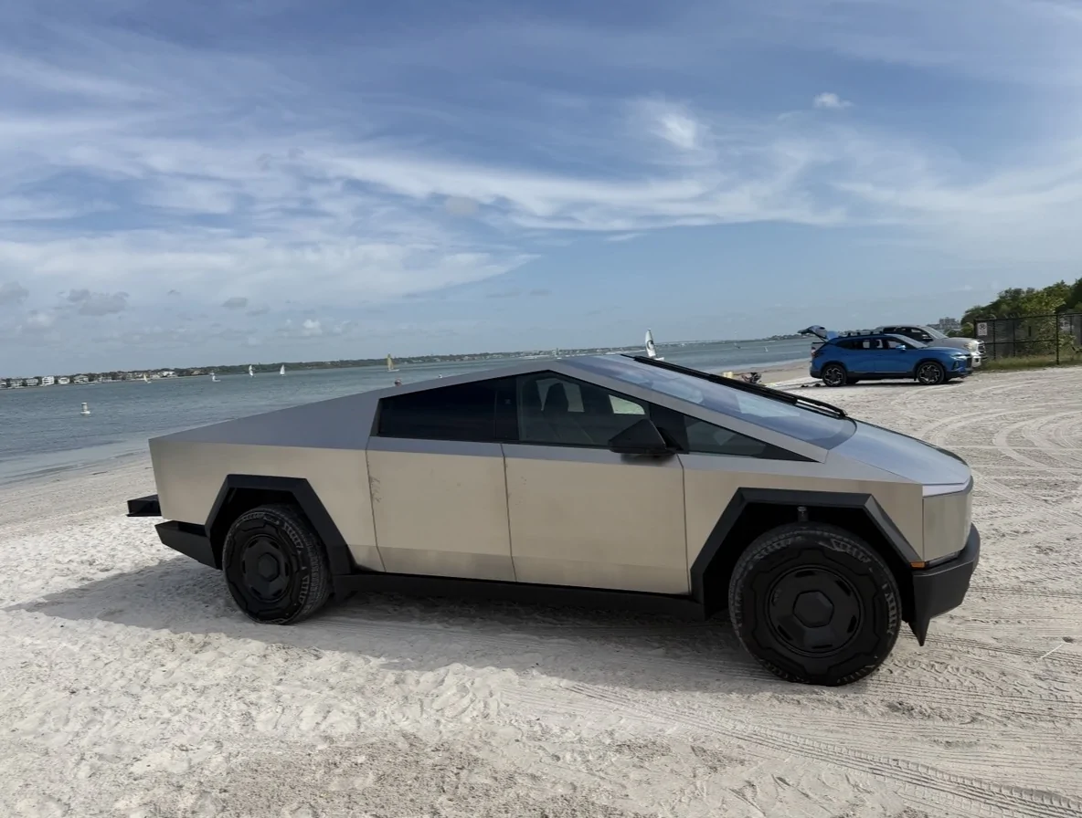 Tesla Cybertruck $59k Base Dual-Motor AWD Cybertruck Begin Delivery! IMG_1363