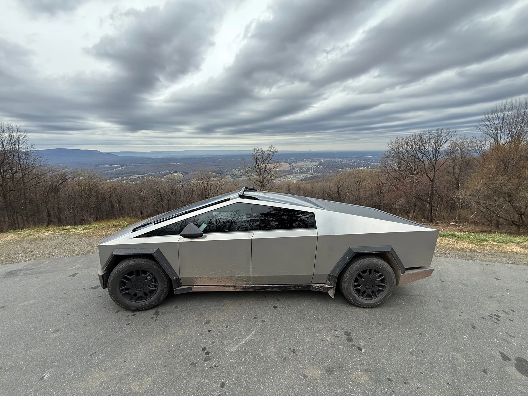 Tesla Cybertruck Quadstate and DC local preferred - tsportline single bar off-road lightbar IMG_1411