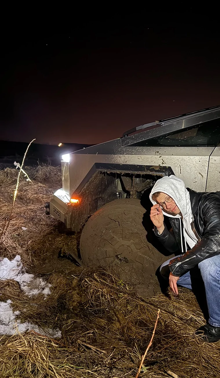 Tesla Cybertruck I tested the truck's ability to climb a mountain IMG_8680