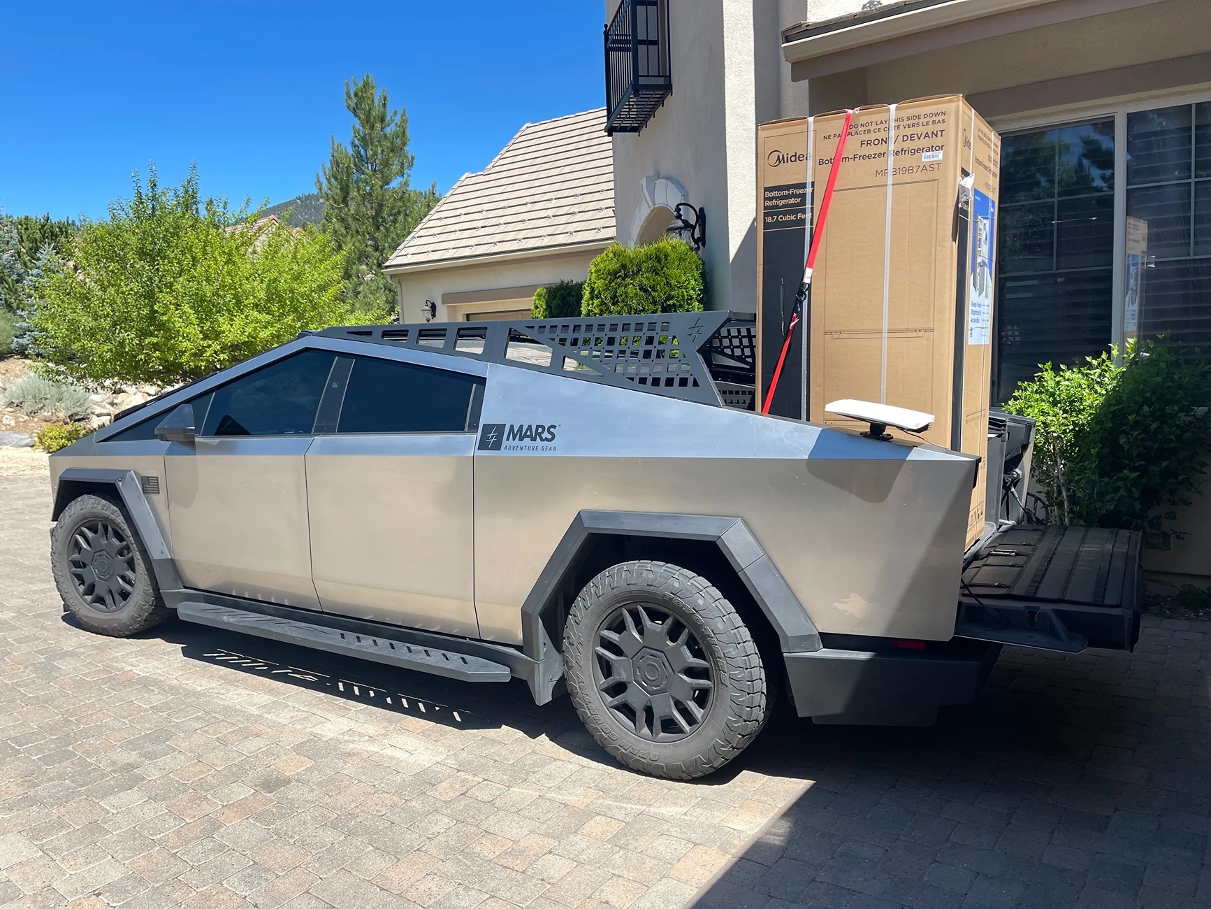 Tesla Cybertruck 🦾 Cybertruck doing truck stuff!  Post your photos! IMG_6342