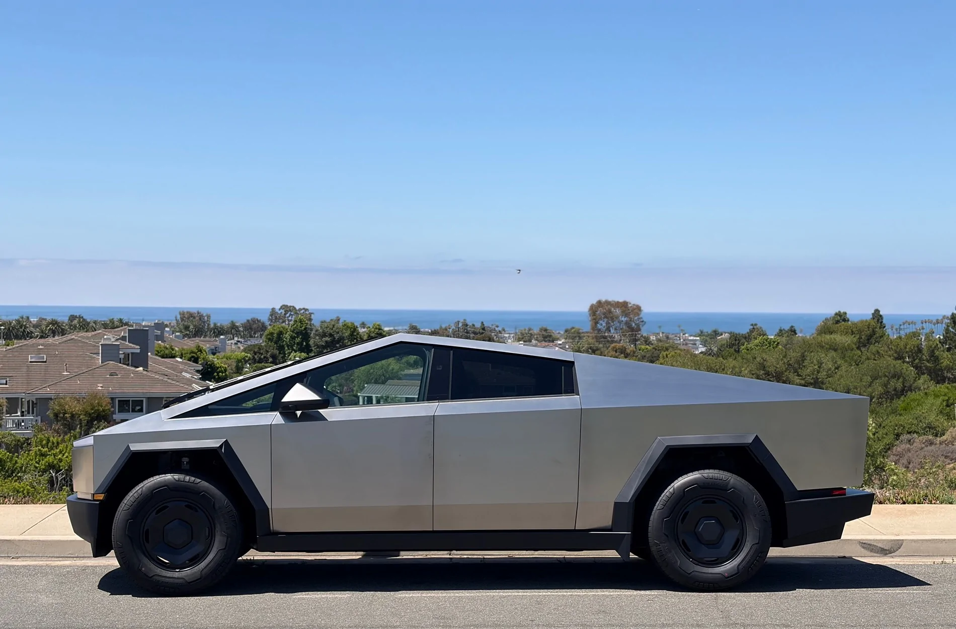 Tesla Cybertruck $59k Base Dual-Motor AWD Cybertruck Begin Delivery! IMG_0425