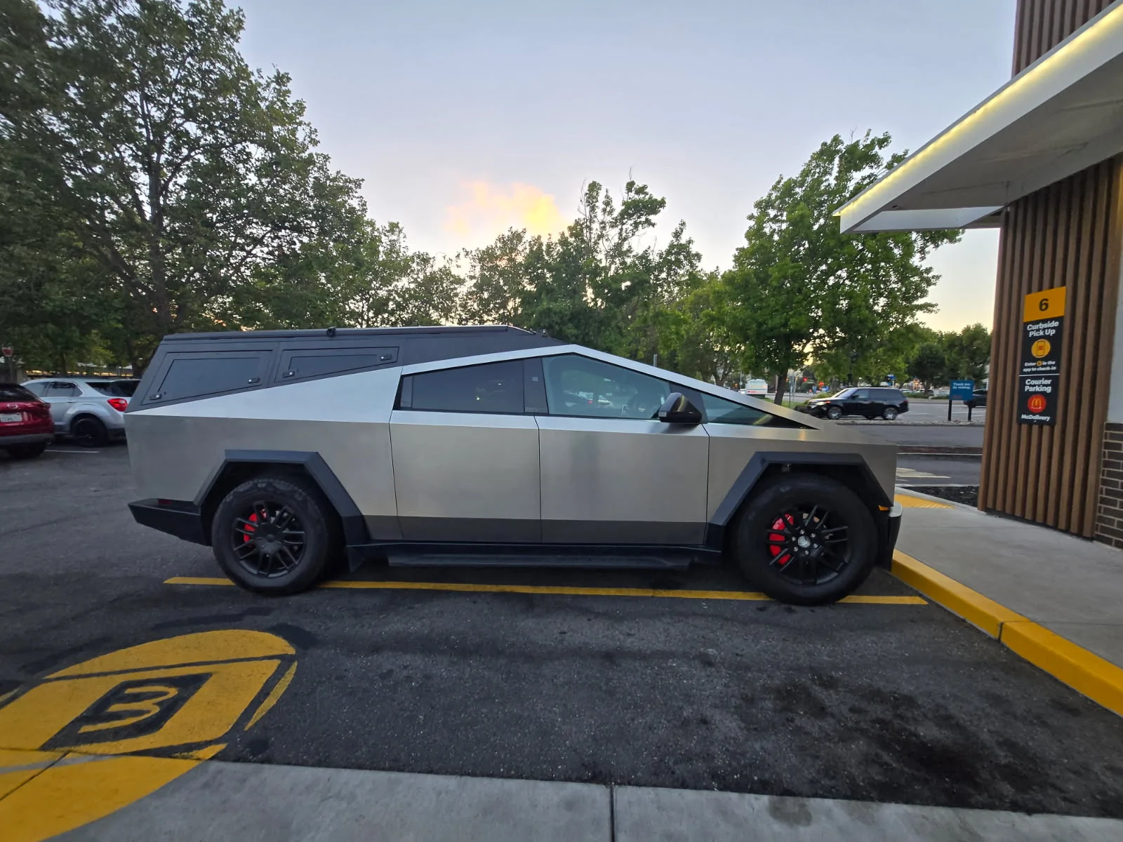 Tesla Cybertruck Urander Bed Cap Ideas & Setups image000001