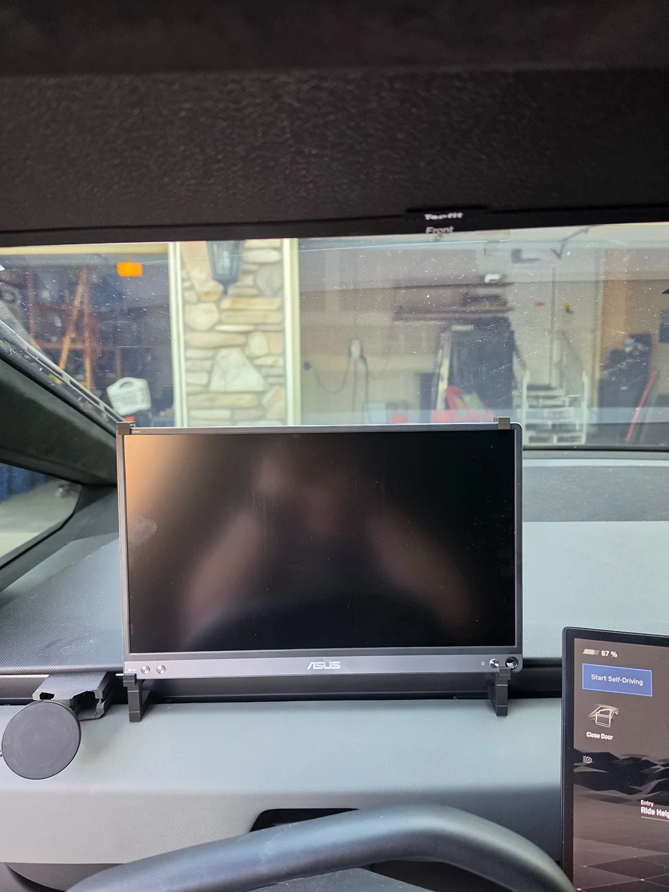 Tesla Cybertruck Anyone mount a portable computer monitor above squircle? 3114