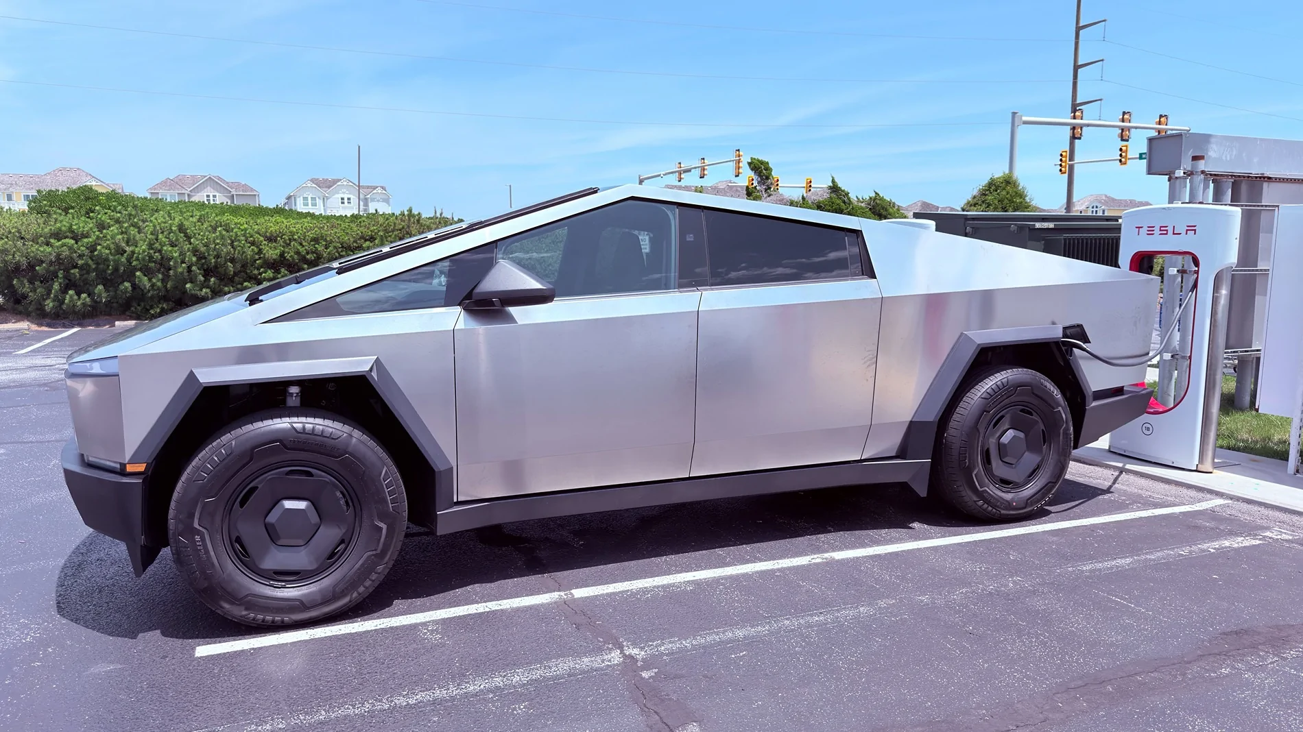 Tesla Cybertruck $59k Base Dual-Motor AWD Cybertruck Begin Delivery! IMG_4051
