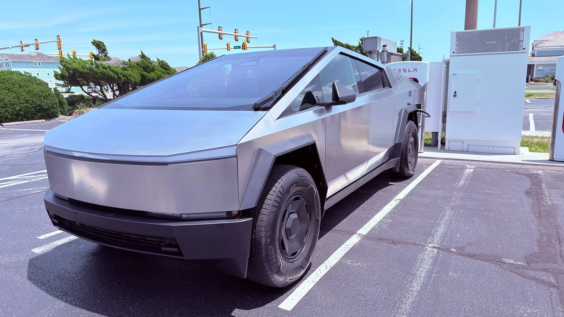 Tesla Cybertruck $59k Base Dual-Motor AWD Cybertruck Begin Delivery! IMG_4053