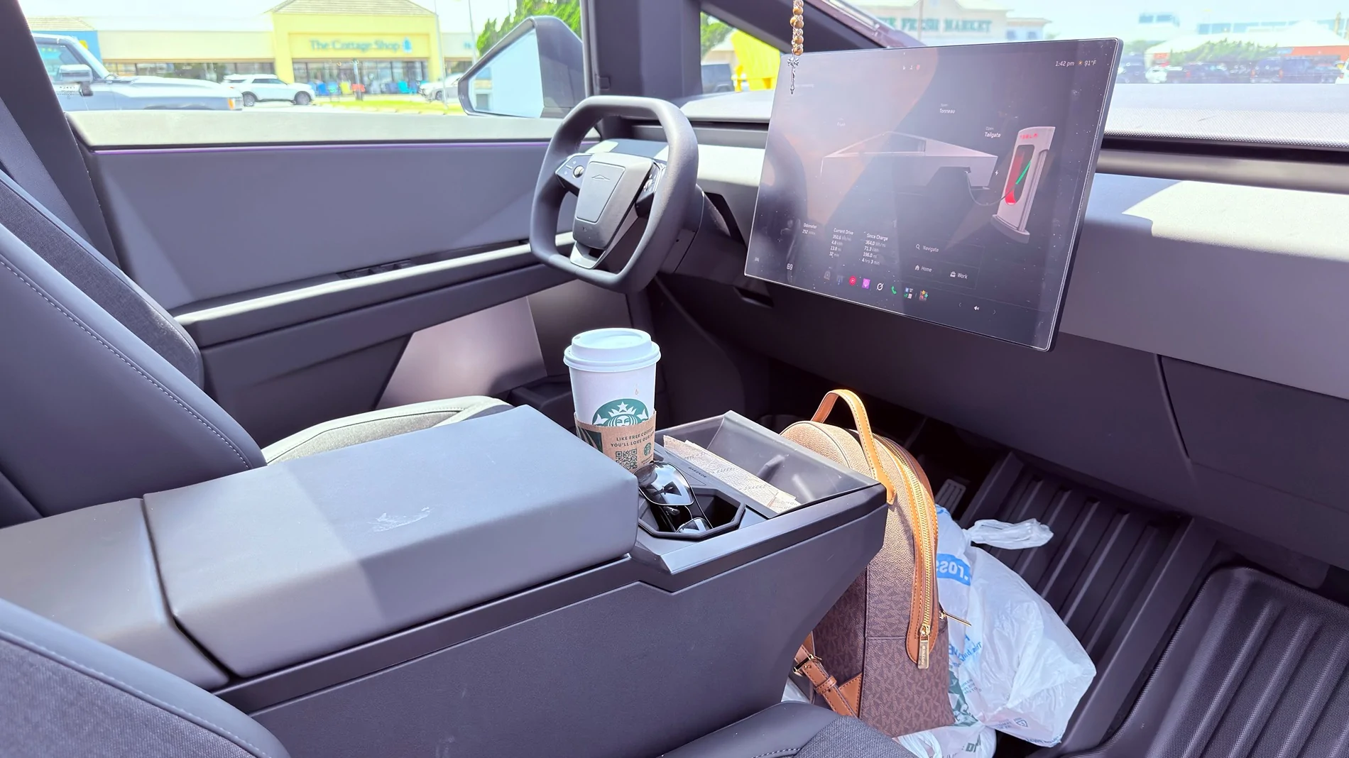 Tesla Cybertruck $59k Base Dual-Motor AWD Cybertruck Begin Delivery! IMG_4058