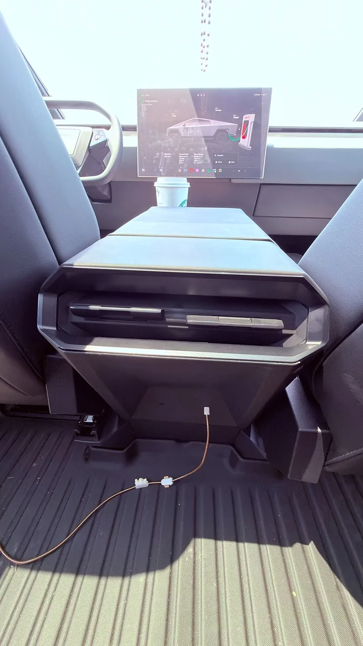 Tesla Cybertruck $59k Base Dual-Motor AWD Cybertruck Begin Delivery! IMG_4064