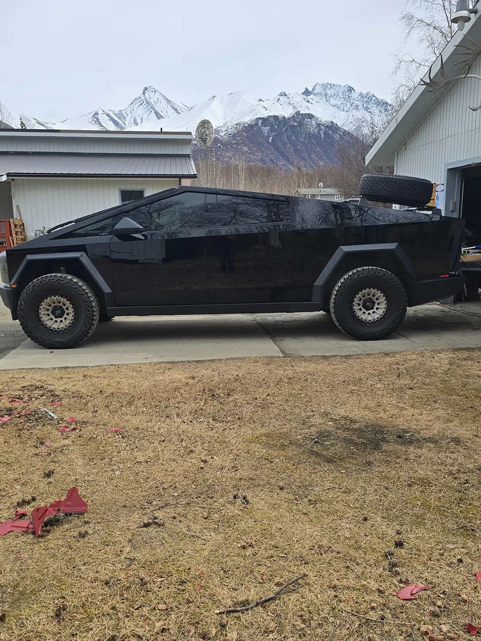 Tesla Cybertruck Black Beauty-Wide Body 20260505_130414
