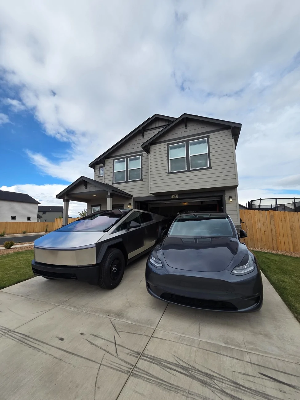 Tesla Cybertruck $59k Base Dual-Motor AWD Cybertruck Begin Delivery! 20260627_171813