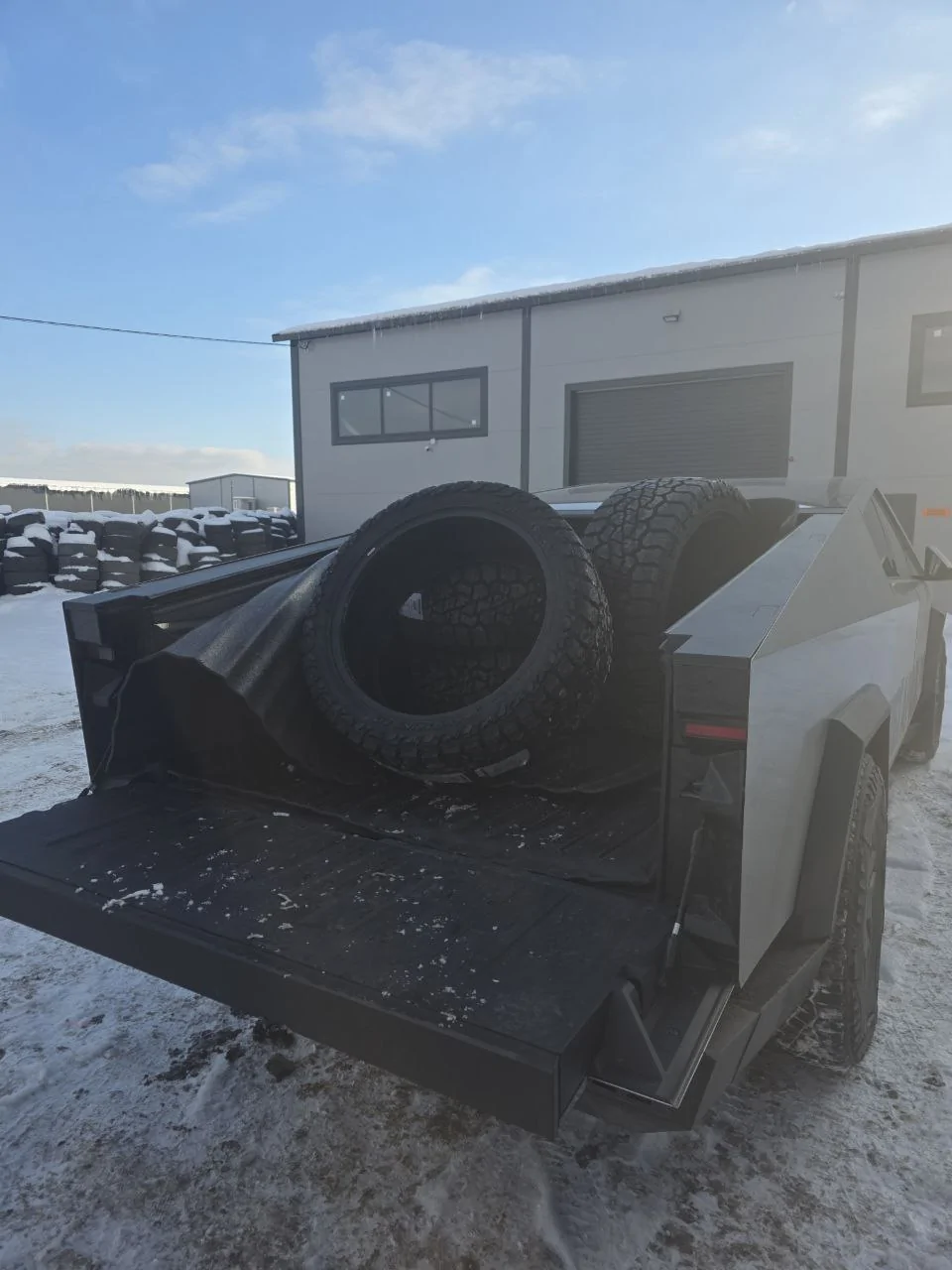 Tesla Cybertruck New tires: VENOM AT 35/12.5/24 will make my truck even better. Now I'm ready to go anywhere. IMG_1314