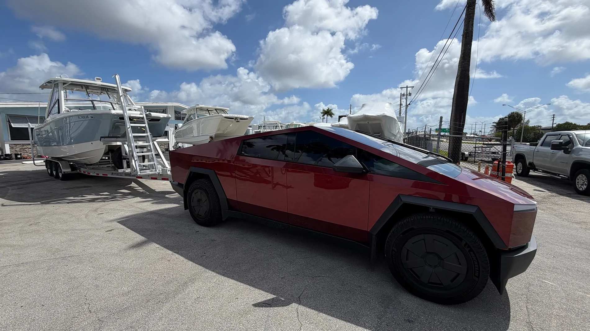 Tesla Cybertruck Towing ~10,000 lb boat at the launch ramp 1782876611197-m7