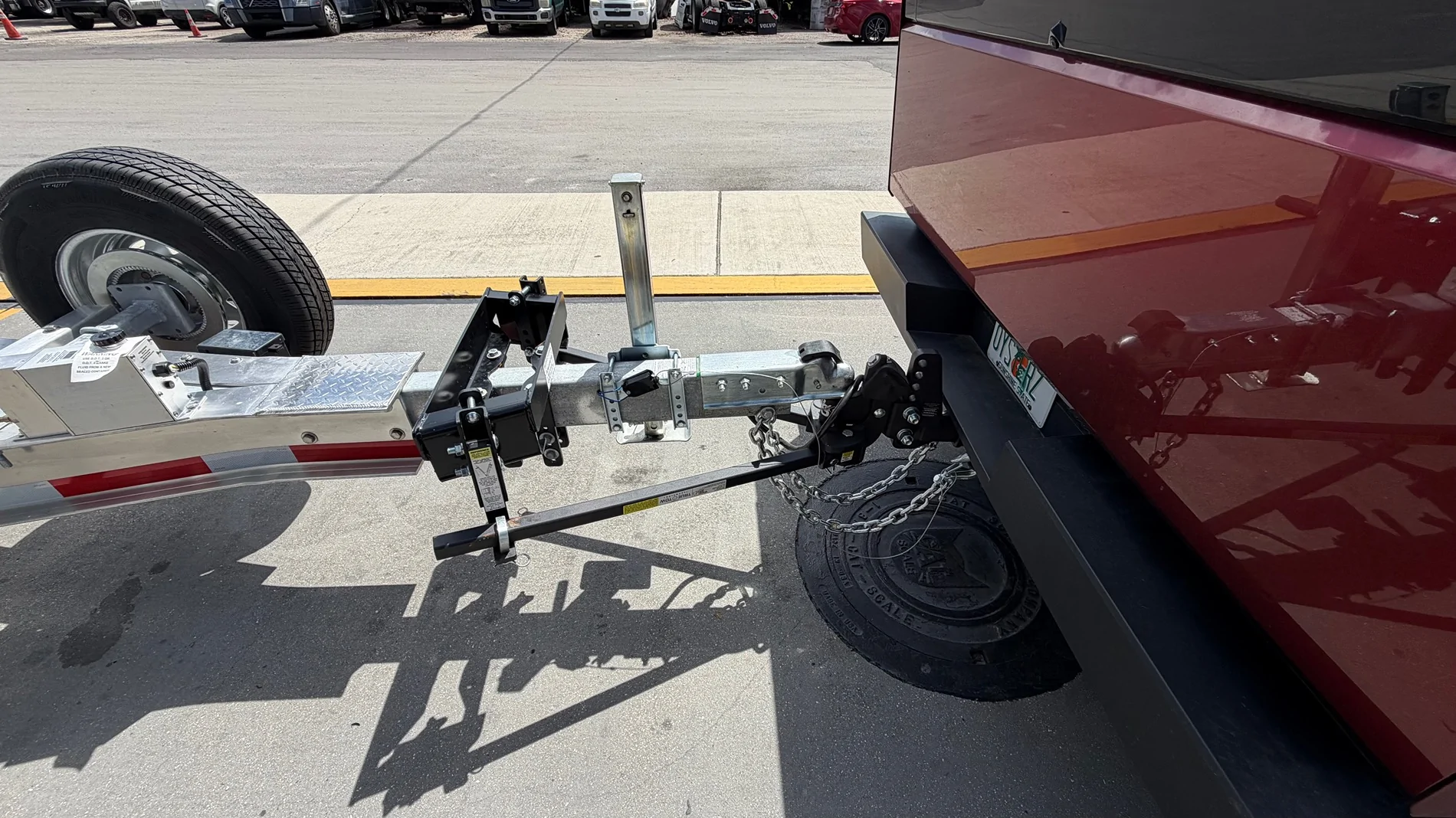 Tesla Cybertruck Towing ~10,000 lb boat at the launch ramp 1782876717816-k